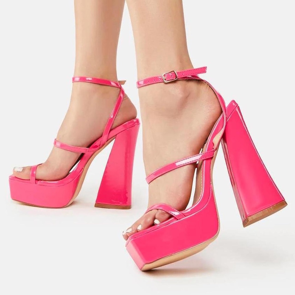 Fuchsia Howler pink platform heels.
By Lemon Drop by Privileged.
